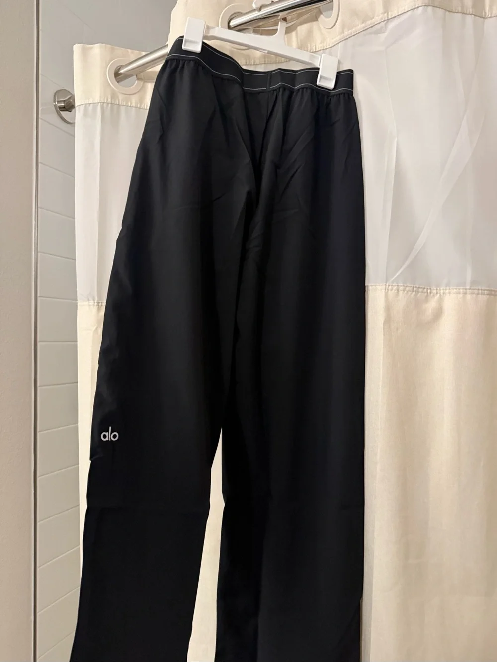 ALO Yoga Women’s Black Wide-Leg Performance Joggers
